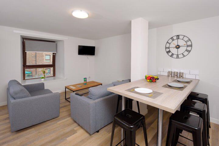 Refurbished Double Bed Flat