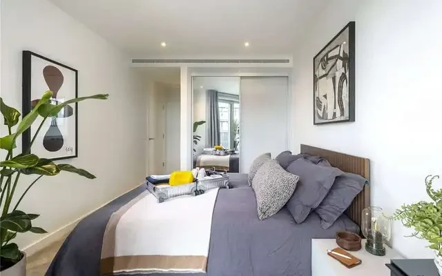 Nine Elms Lane 4
