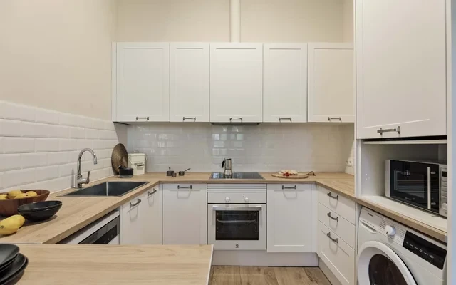 Ada - 2 bedrooms and balcony in Eixample Dreta 3