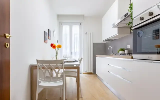 Elegant 4 bedroom apartment near Metro Bande Nere 4