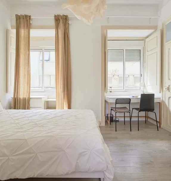 Room 4 - 03. Carvalho Araujo 90 1E