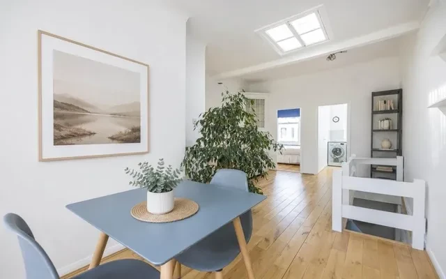LH-Earl`s Court 3