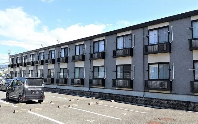 レオパレスカモミール 0