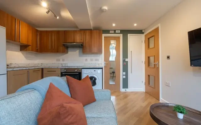 Flat 6 Shiners Yard, 123 Jesmond Road 4
