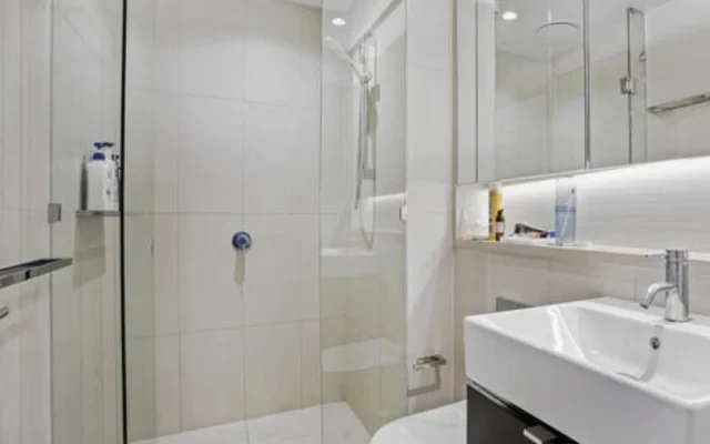817/628 Flinders Street 3