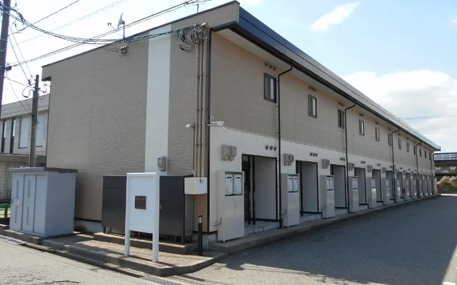 レオパレスロイヤルガーデン内免 0