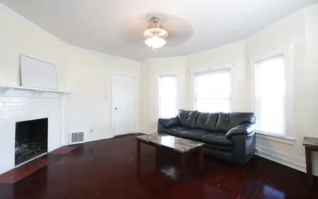 2319 East Genesee St Apartment 1 4