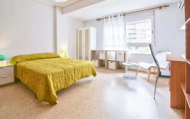 Piso de 4 habitaciones en El Pla Del Real 0