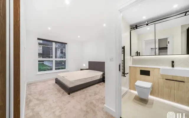 4 Greenleaf Walk Southall UB1 1