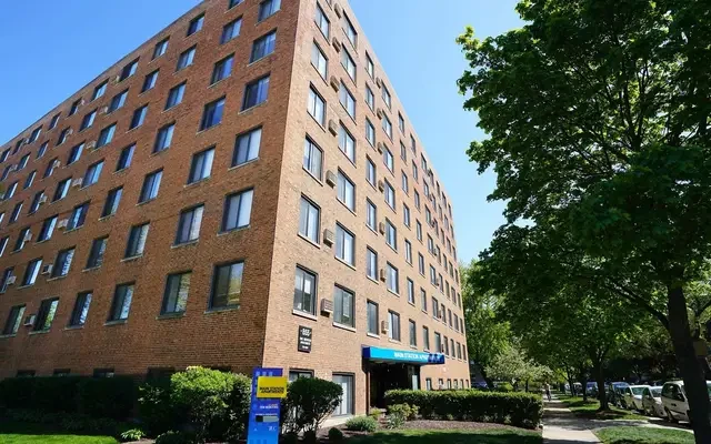 Main Station Apartments - Evanston student accommodation
