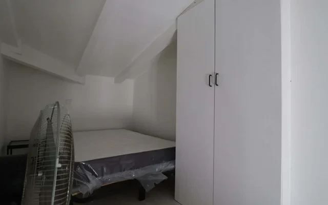 entire place Antonio Zamora 4