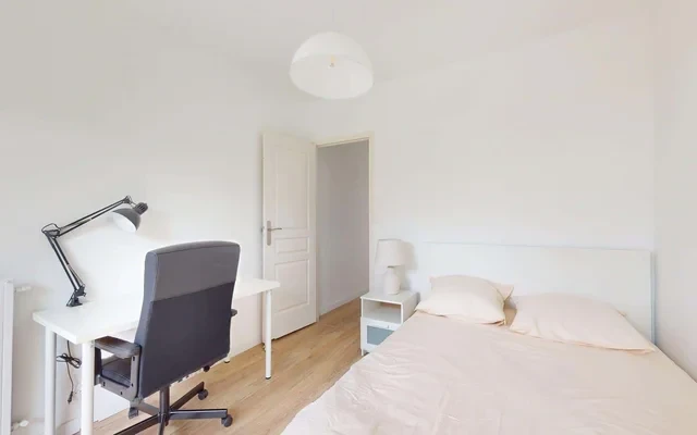 Room in Rue du Plateau des Violettes, Montpellier for 108 m² with 5 bedrooms - Montpellier student accommodation - Private room