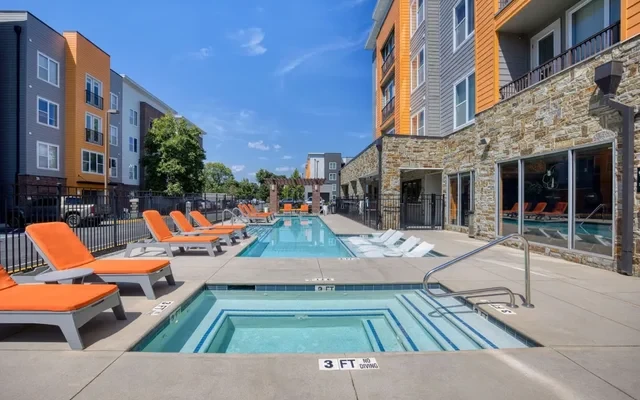 University Walk - Knoxville student accommodation - Swimming pool