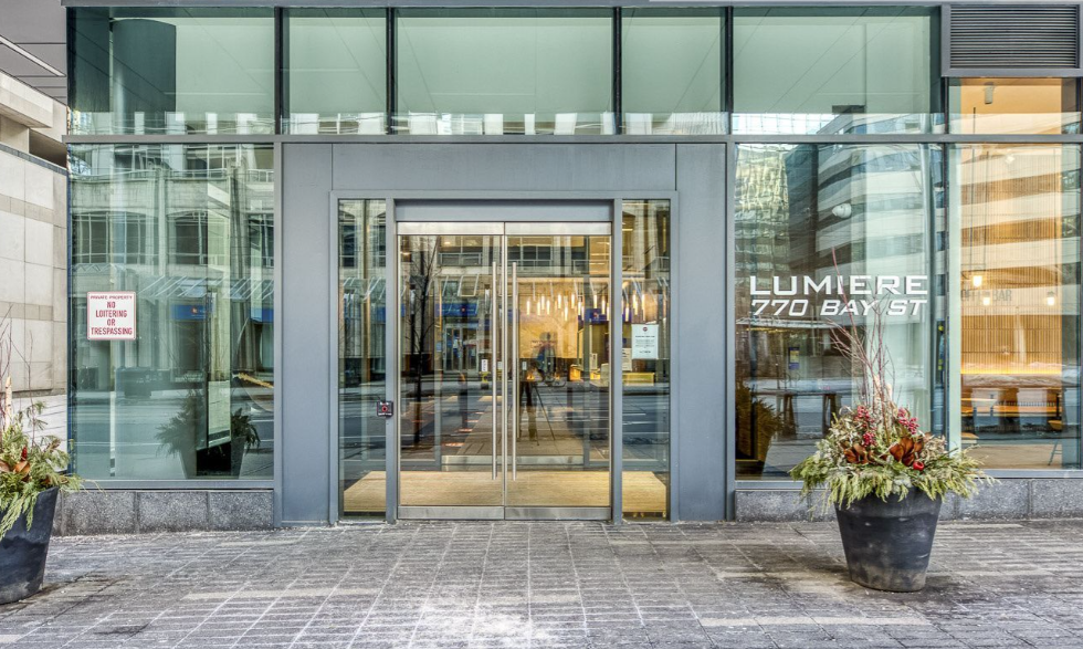 1208-770 Bay St