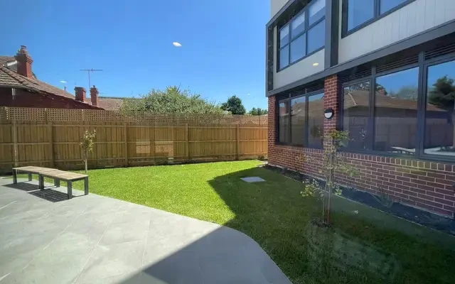 965 Dandenong Road 1