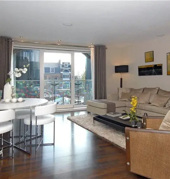 LH-Islington on the Green