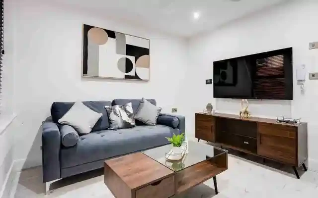 10 Leopold road, L7 1