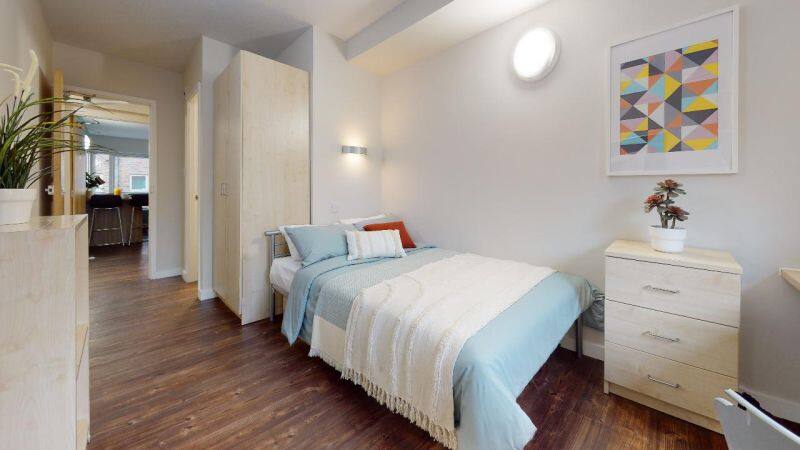 Silver En Suite Plus