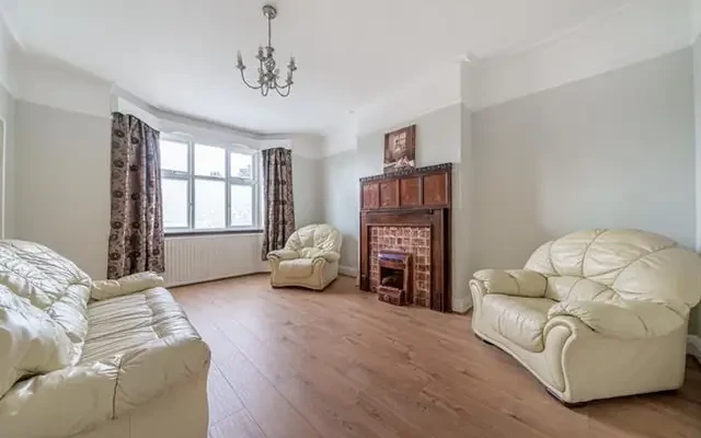 Gunnersbury Avenue, London, W5 4HB 1