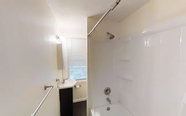 125-27 Comstock Place 2