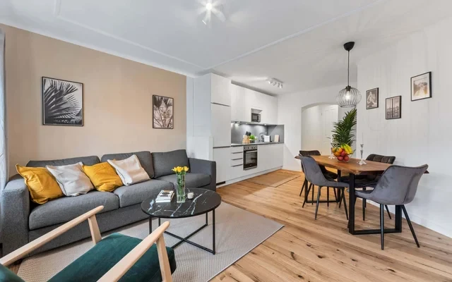 Luxurious, freshly renovated comfy 4 room apartment in the heart of Kreuzberg 0