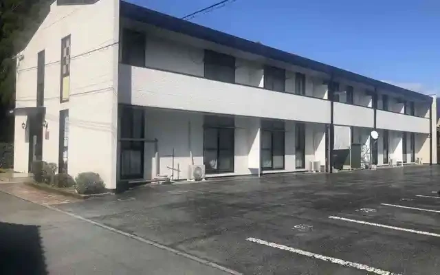 レオパレス高岡 3