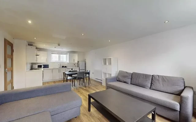 LH-Commercial Road 0