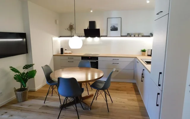 Fully furnished exclusive 2.5-room apartment in a superb central location in Munich 1