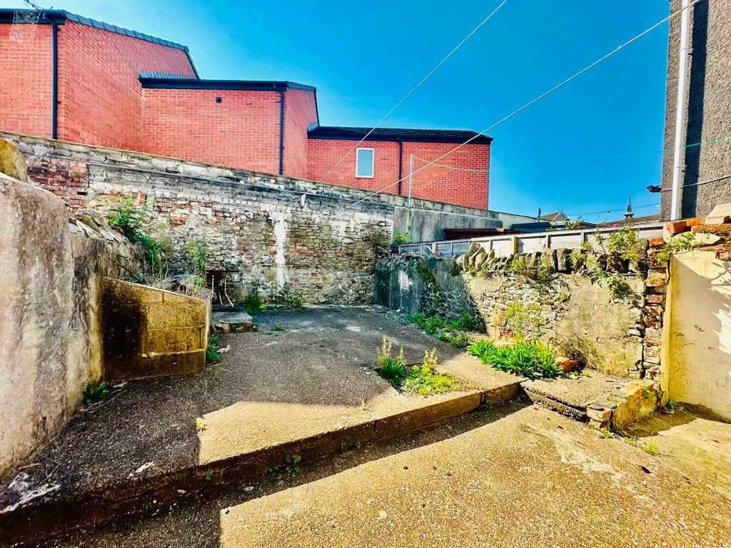 Room 2, Beach Street, Swansea SA1 2