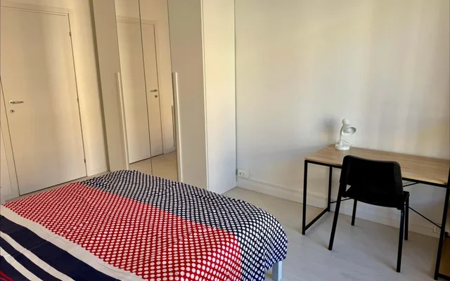 Camera via Caracciolo con balcone privato 0