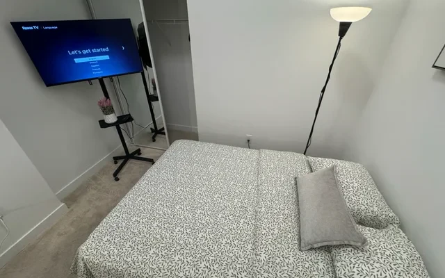 St Patrick St & Dundas St W 2