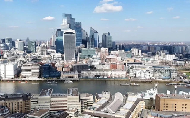 Lit London Bridge Residence 4