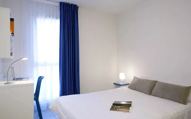6th arrondissement, near Université de Provence Aix-Marseille 1, direct access to Kedge Business School 1