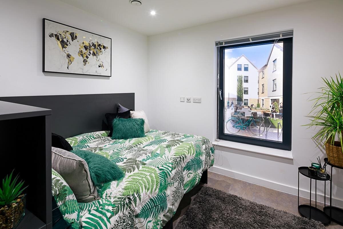 Bedford - Studio Style A10