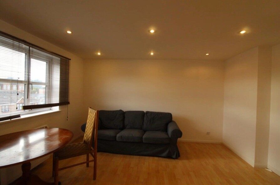 LH-John Williams Close 2