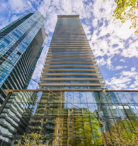 Casa Condos(33 Charles)