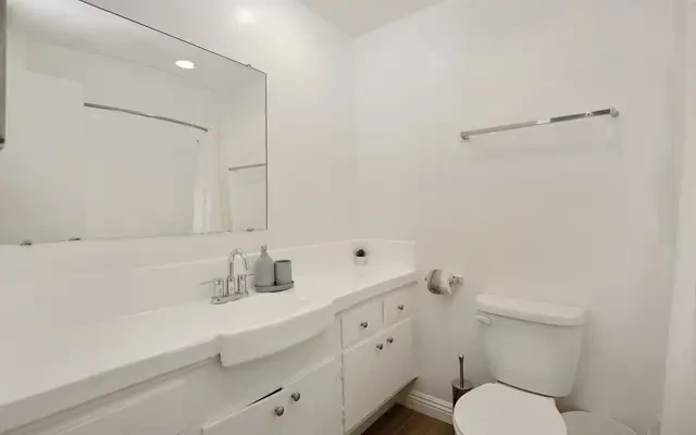 330 N Screenland Dr 4