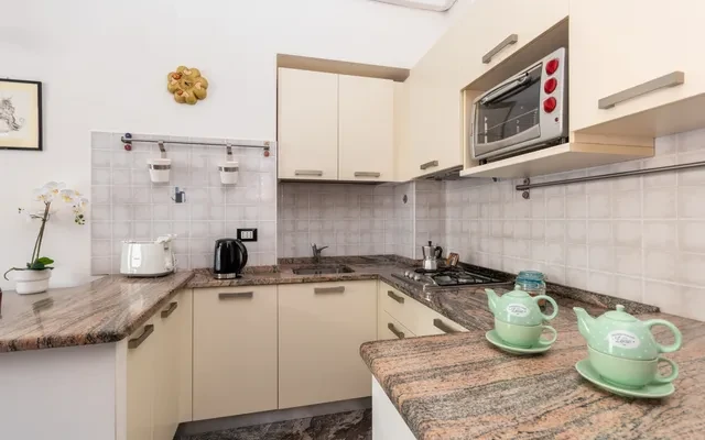 Nice and Cozy Apartment in Crocetta 4