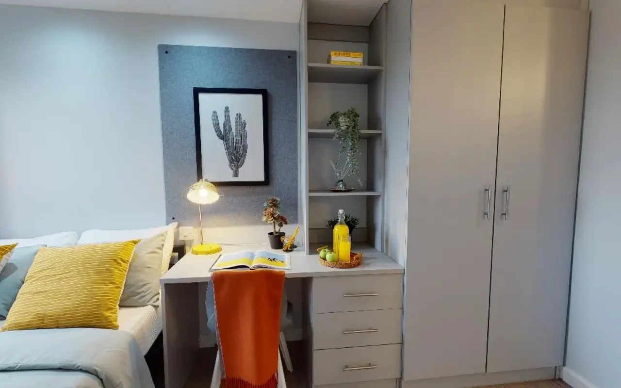 iQ Broderick House 18