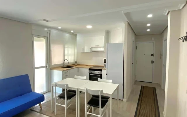 Apartamento de 3 habitaciones con terraza en Malvarrosa 1