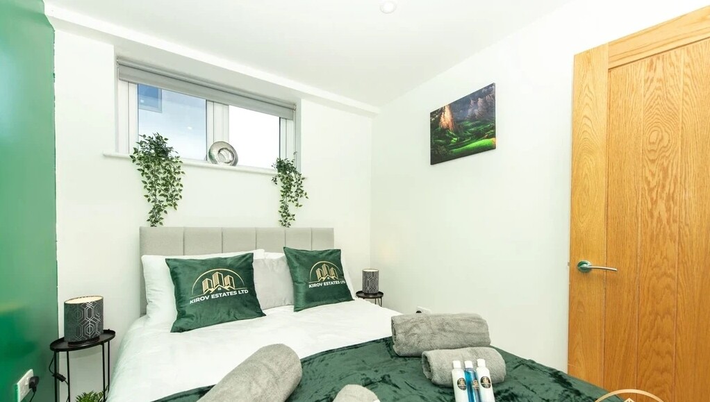 Artemis Apartment - The Hunting Watch of Town