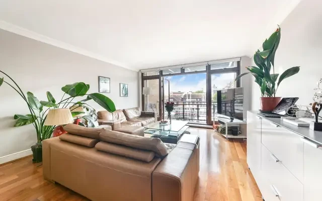 Sandpiper Court, City Quay, St Katharine Docks, London, E1W 1AS 1