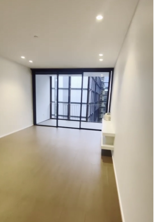 8 Central Park Ave 3