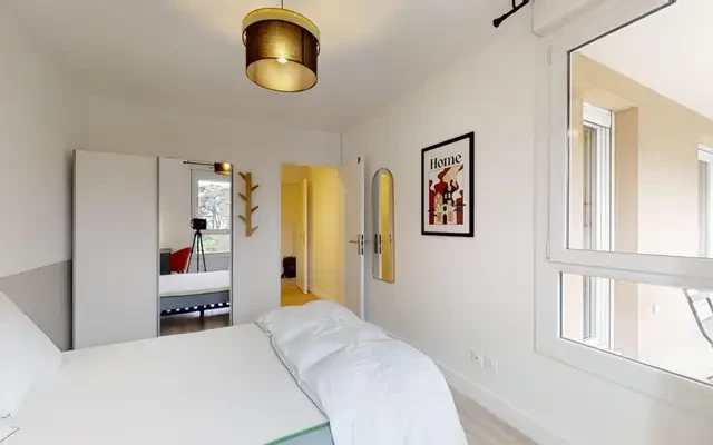 Attractive double bedroom in Grand Clément 1