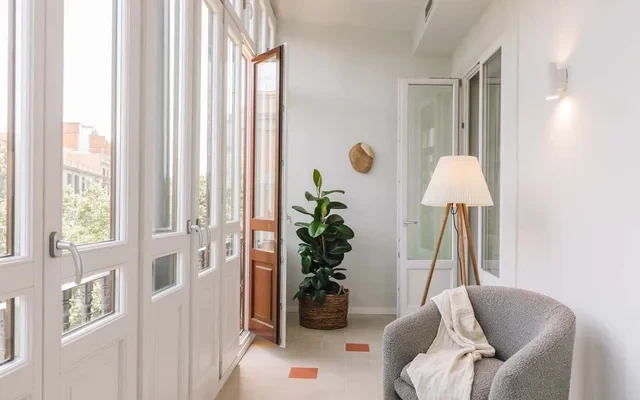 Senahu - 2 bedrooms, office and balcony in Eixample Dreta 2