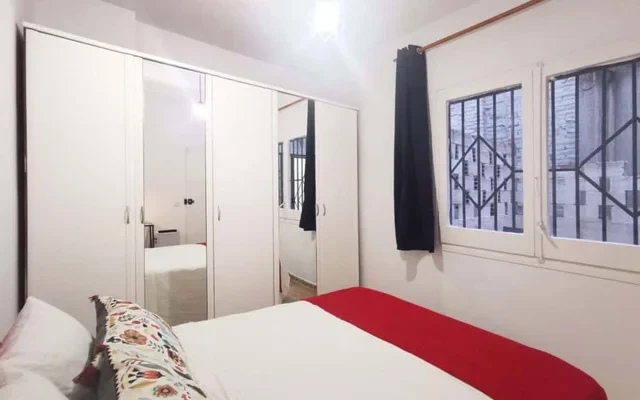 Apartamento con 2 patios en Poble Sec 4