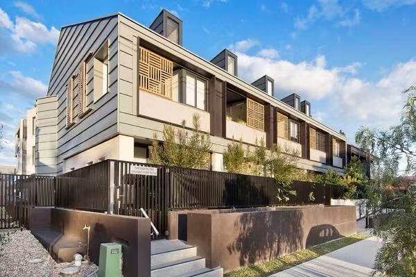 150-156 Doncaster Avenue