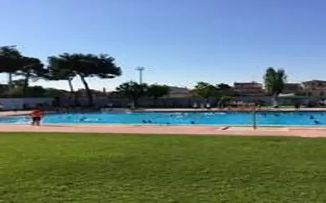 apartment near Carrer Algarve 4