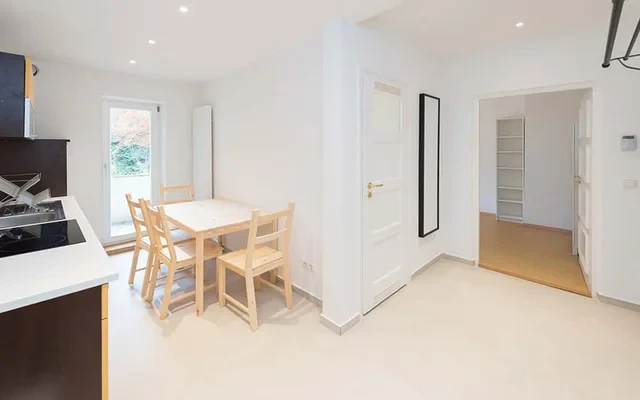 Leopoldstrasse 103DE-02-037M 4