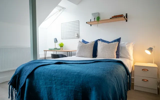 Flat 2, 331 Dickenson Road 3